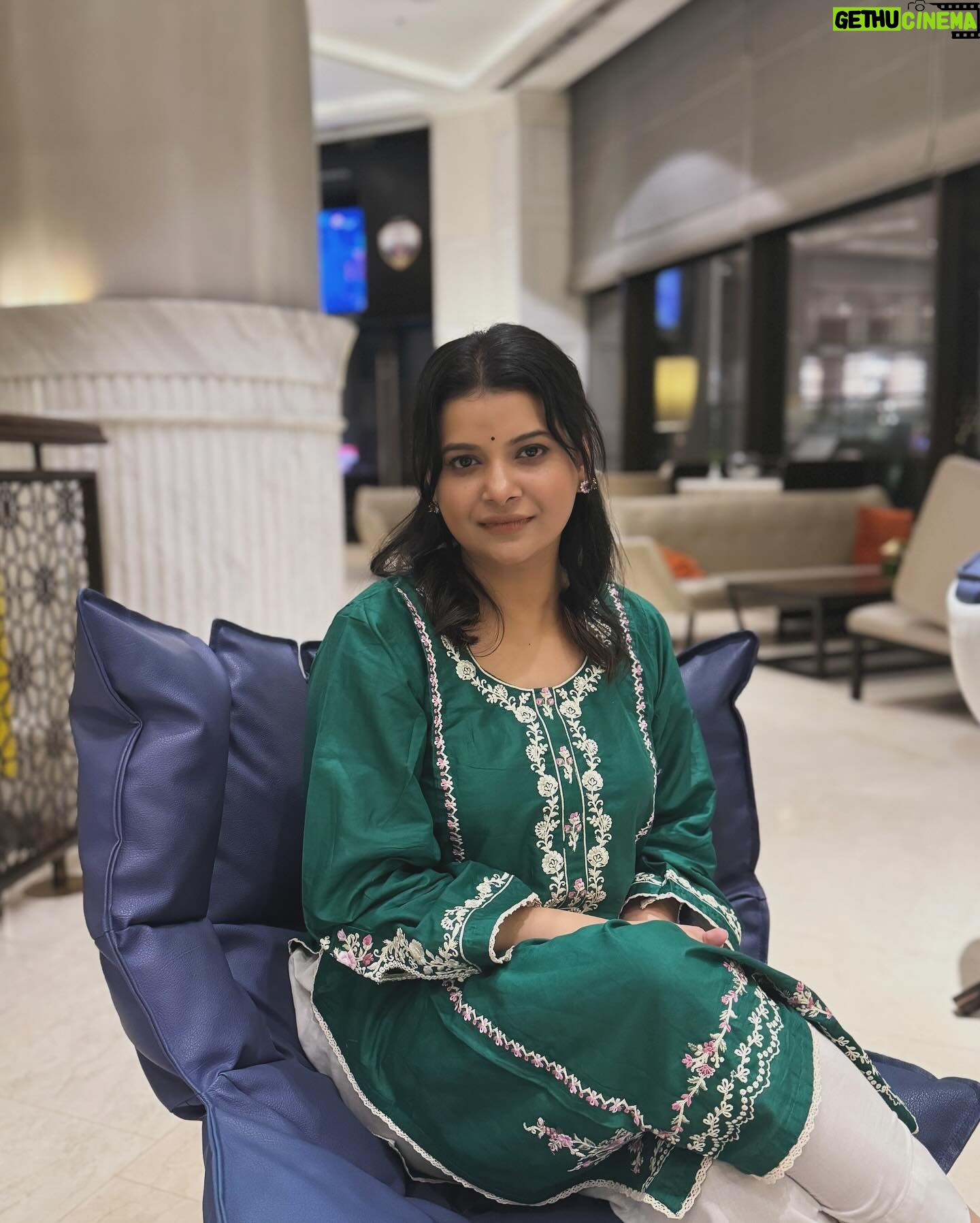 Sabnam Faria Instagram - “তাকাও তো, তোমার একটা ছবি তুলি” should be considered as a love language 🥰