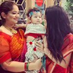 Sabnam Faria Instagram - ১৬ই ডিসেম্বর 2022 অনেক বছর পর আমরা পুরানো ৩ বন্ধু একসাথে হয়েছিলাম… যদিও পুরোটা সময় জুড়ে আমরা তুবারেক নিয়েই ব্যাস্ত ছিলাম! উনি আবার সেদিন জীবনের প্রথম শাড়ি পরেছিল … আল্লাহুম্মা বারিক লাহা! #victoryday #bangladesh #16december