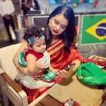 Sabnam Faria Instagram - ১৬ই ডিসেম্বর 2022 অনেক বছর পর আমরা পুরানো ৩ বন্ধু একসাথে হয়েছিলাম… যদিও পুরোটা সময় জুড়ে আমরা তুবারেক নিয়েই ব্যাস্ত ছিলাম! উনি আবার সেদিন জীবনের প্রথম শাড়ি পরেছিল … আল্লাহুম্মা বারিক লাহা! #victoryday #bangladesh #16december