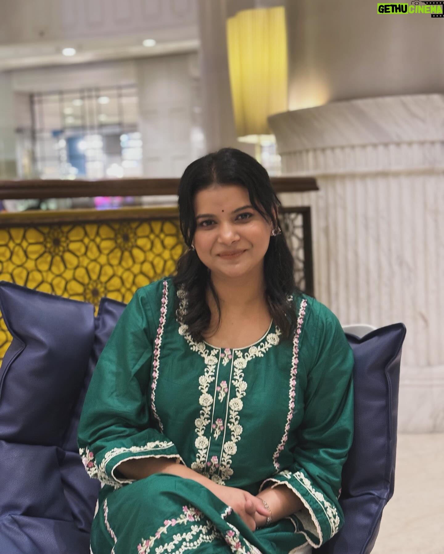 Sabnam Faria Instagram - “তাকাও তো, তোমার একটা ছবি তুলি” should be considered as a love language 🥰