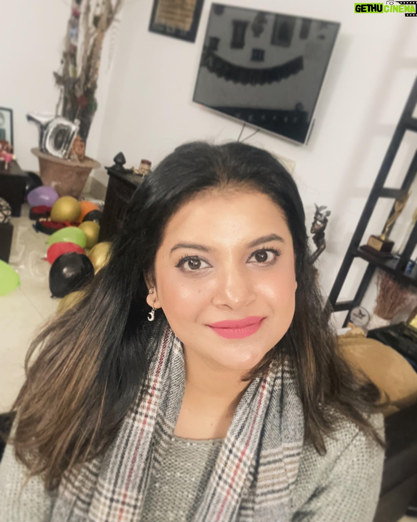 Sabnam Faria Instagram - বেলা হারায় সন্ধ্যাতারায়, সে আসে না আমার কাননে… সাঁঝ কোকিলা সুরের দেশে. বলে তাহার কথা গোপনে…