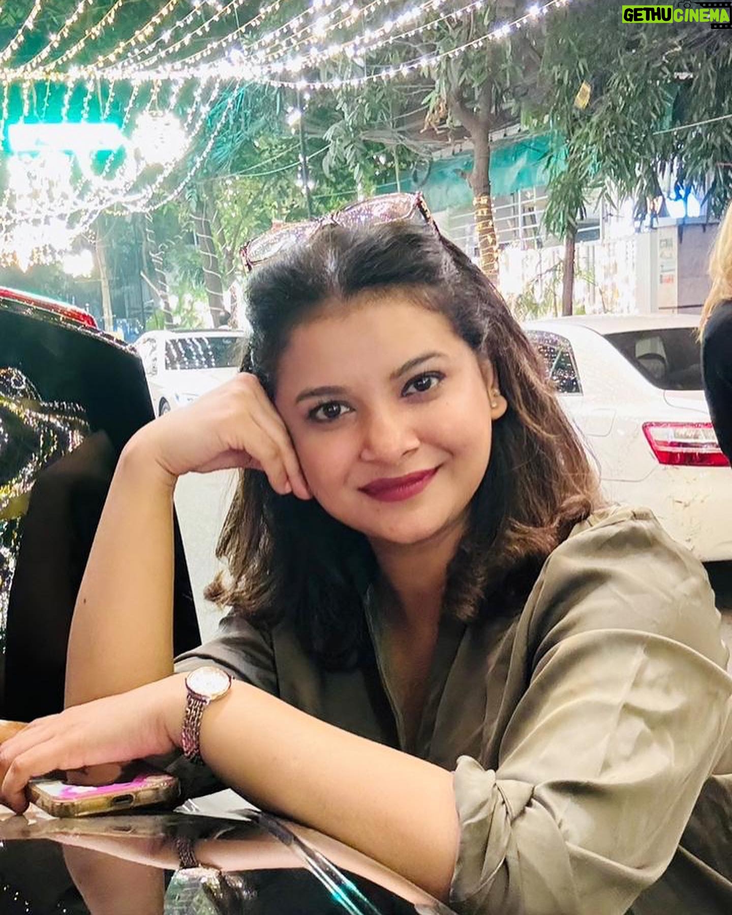 Sabnam Faria Instagram - Stopping by the lights on a Thursday night !