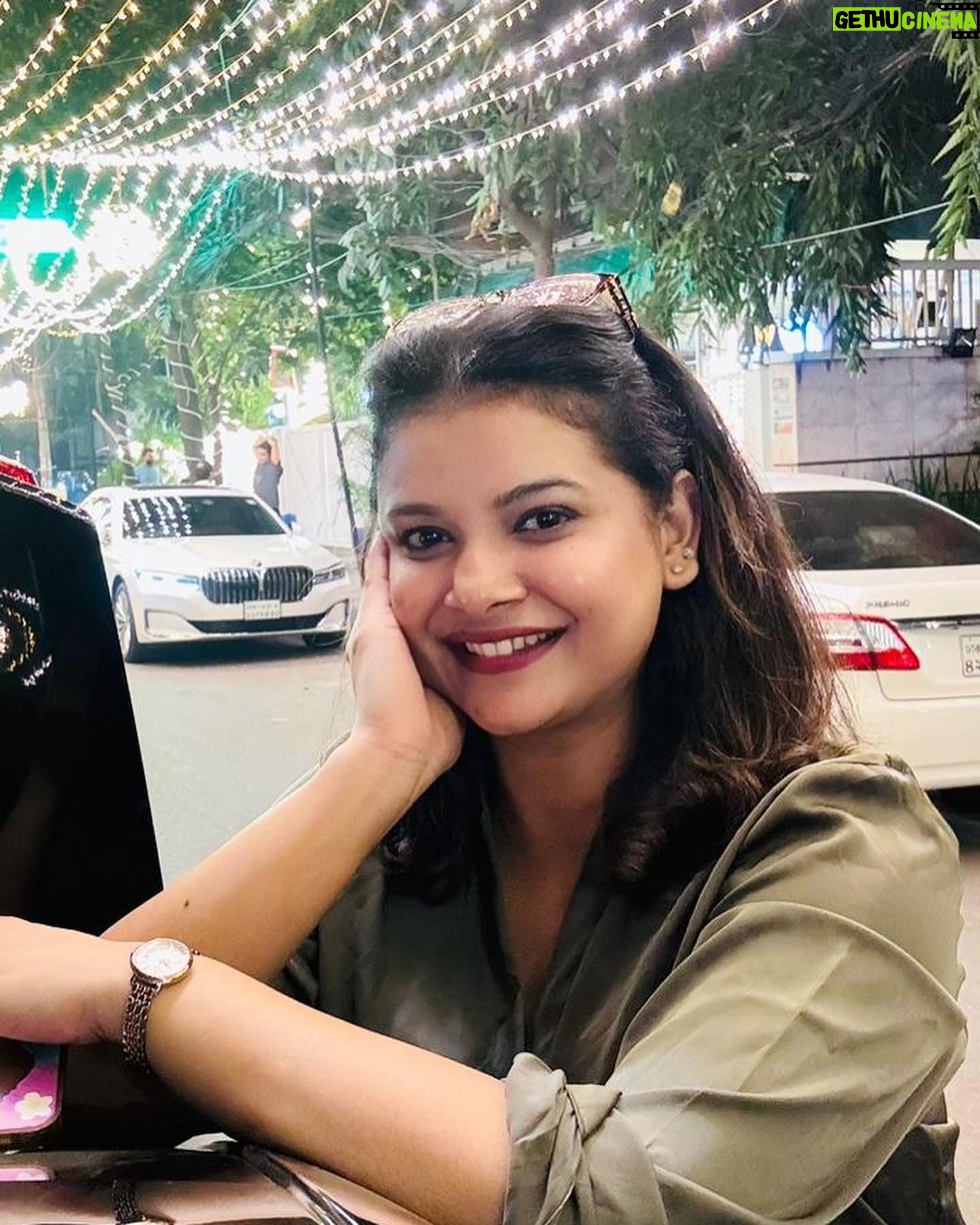 Sabnam Faria Instagram - Stopping by the lights on a Thursday night !