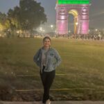 Sabnam Faria Instagram - throw back to a random evening walk ! #india #indiapictures #indiaclicks #dehli #delhidiaries #delhigram #indiagate #indiagatedelhi #indiagate🇮🇳