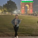 Sabnam Faria Instagram - throw back to a random evening walk ! #india #indiapictures #indiaclicks #dehli #delhidiaries #delhigram #indiagate #indiagatedelhi #indiagate🇮🇳