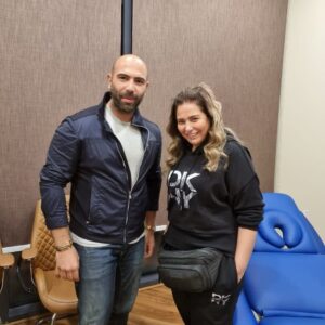Sabrien Instagram - بعد تعب الايام والشهور والسنين اللي فاتت🥲🥲🥲 بجلسه واحده اتظبطت كل الدنيا😍😍😍😍 تسلم ايدك يادكتور وخاصا رقبتي انا مش عارفه انت  عملت ايه شلتها وحطيت رقبه تانيه جديده 😂😂😂😂😂