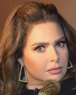 Sabrien Instagram - مع العرافة 🙈🙈ريا وسكينه 👍👍الجزءالاول 
@basma_wahba 
Makeup artist : @alaaeltonsy 
Hairstylist : @madohairdresser 
Photographer : @moe.soufyan_photography
#صابرين #بسمة_وهبة #العرافة