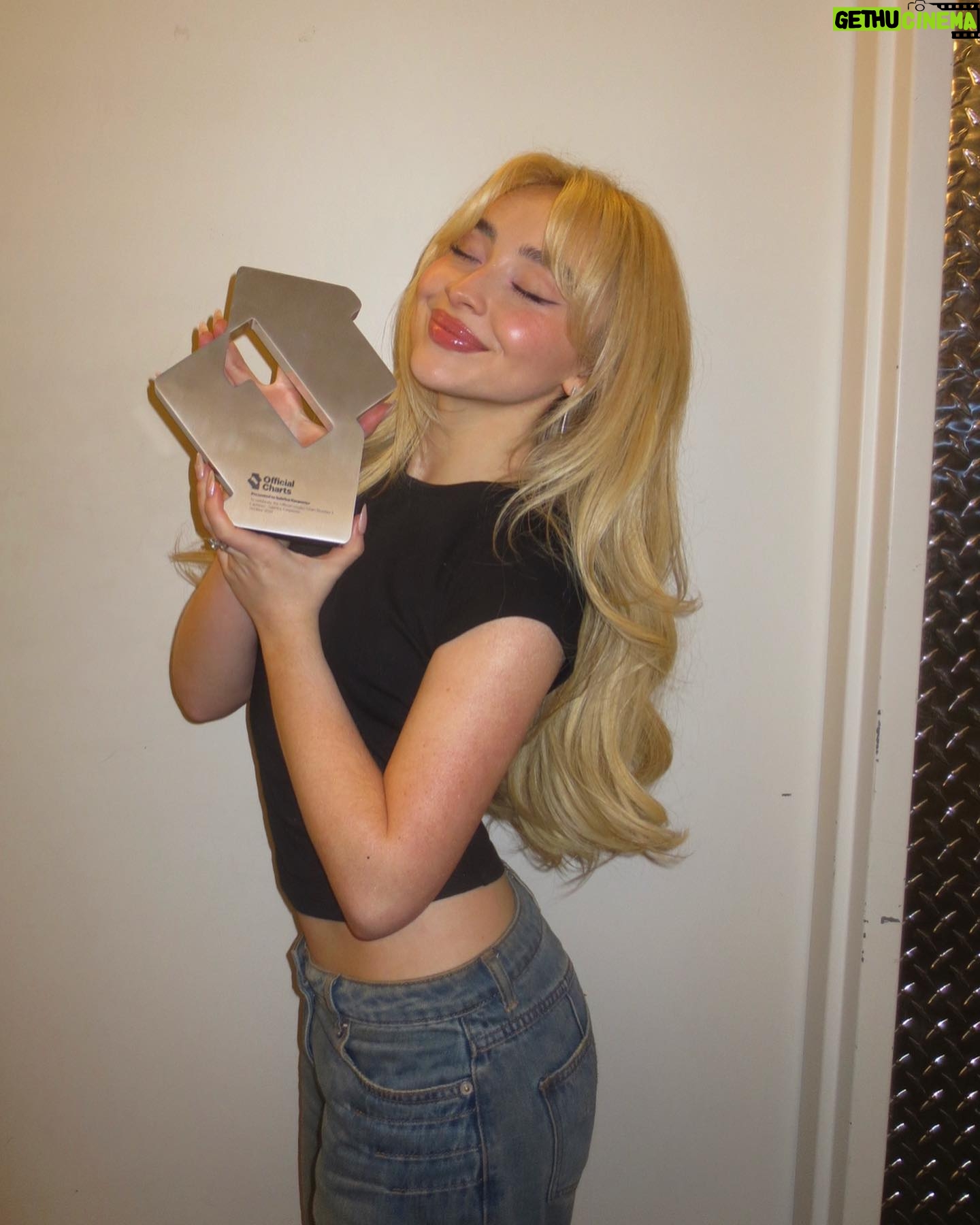Sabrina Carpenter Instagram What A Week My Very First UK 1 And Sabrina Carpenter Instagram What A Week My Very First UK 1 And
