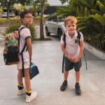 Sabrina Garciarena Instagram - Los amo ❤️ Feliz comienzo de clases ! Leon ya en 5 grado y Beltrán en 2 grado 🎒 Mis niños están tan grandes, me hacen feliz😁, me hacen enojar 😬 y siempre estar con ellos es mi mejor plan . 💘 @moovingarg 📍
