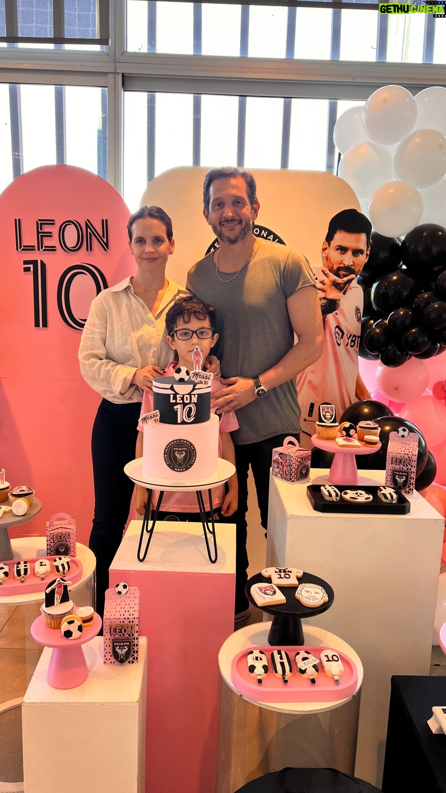Sabrina Garciarena Instagram - Feliz cumple Lion !!! 10 años de Amor🥰 Animación @cuakanimaciones Pastelería @rinapasteleria Inflables @diegosinflables @twins_papeleria_creativa Deco @acciodecorus Golosinas @open25.hs Piñata @cumple_feliz_ok GRACIAS POR HACER FELIZ A LION 🤍 Organizadora de eventos yo @sabrinagarciarena 😂