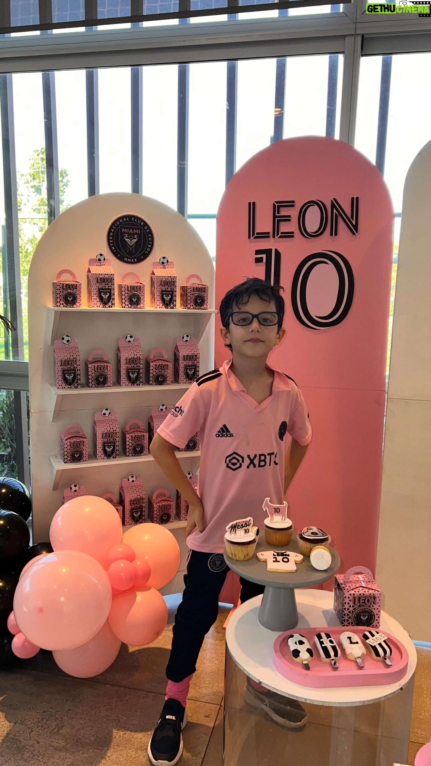 Sabrina Garciarena Instagram - Cumpleaños Feliz ! Te 💓León Animación @cuakanimaciones Pasteleria @rinapasteleria 🎂 Inflables @diegosinflables Ambientación @acciodecorus Golosinas @open25.hs 🍭 Cajitas @twins_papeleria_creativa 📦 Piñata @cumple_feliz_ok 🪅 💞