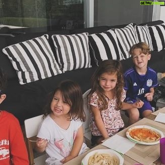 Sabrina Garciarena Instagram - 10 años de Amor 🦁❤️🥰🌈 Feliz Cumpleaños Leoncito 🎂🎈🎊 Te amamos infinito ❤️