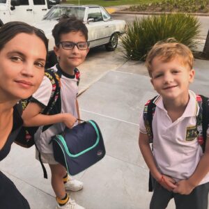 Sabrina Garciarena Instagram - Los amo ❤️
Feliz comienzo de clases !
Leon ya en 5 grado y Beltrán en 2 grado 🎒
Mis niños están tan grandes, me hacen feliz😁, me hacen enojar 😬 y siempre estar con ellos es mi mejor plan . 💘
@moovingarg 📍