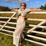Sabrina Garciarena Instagram - Amo el campo 🌾🫶 @justapetra 🤍✨🐚💙🪻