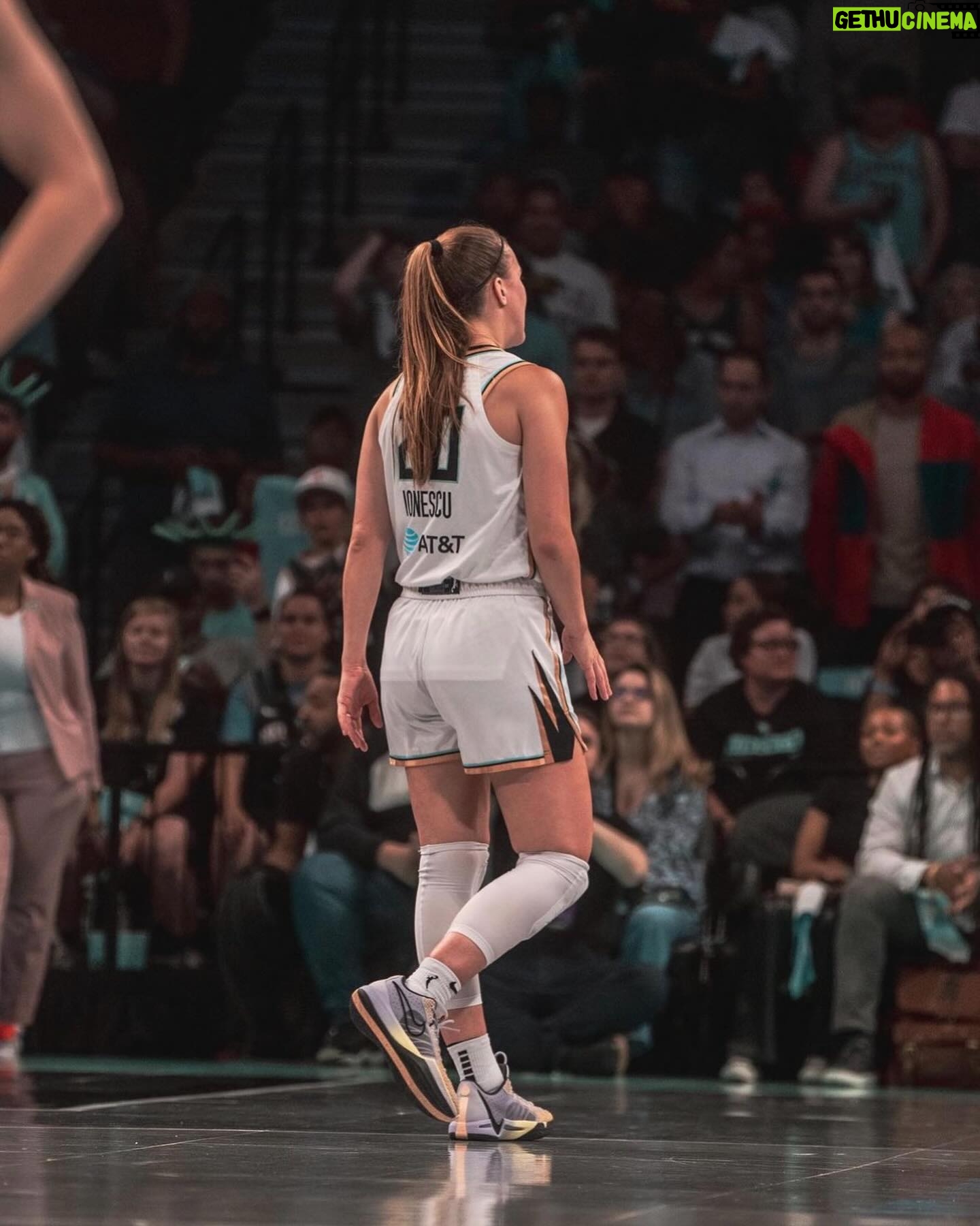 Sabrina Ionescu Instagram - 2023 was unbelievable, couldn’t have dreamt it any better. 2024 will be my best year yet🤍