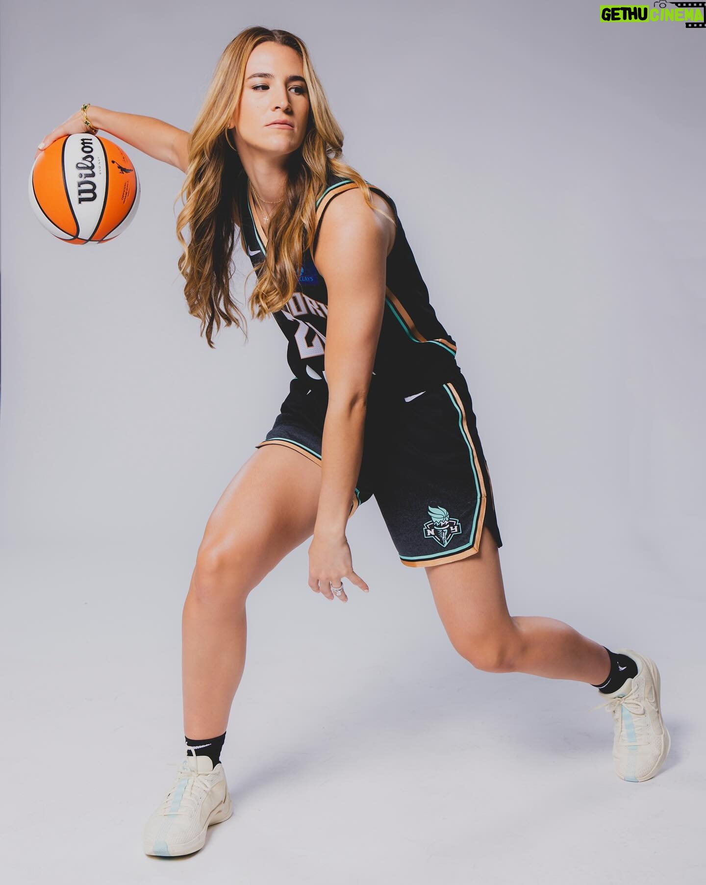 Sabrina Ionescu - 191.6K Likes - Let’s get it🤍
Vol.5 🙏🏼