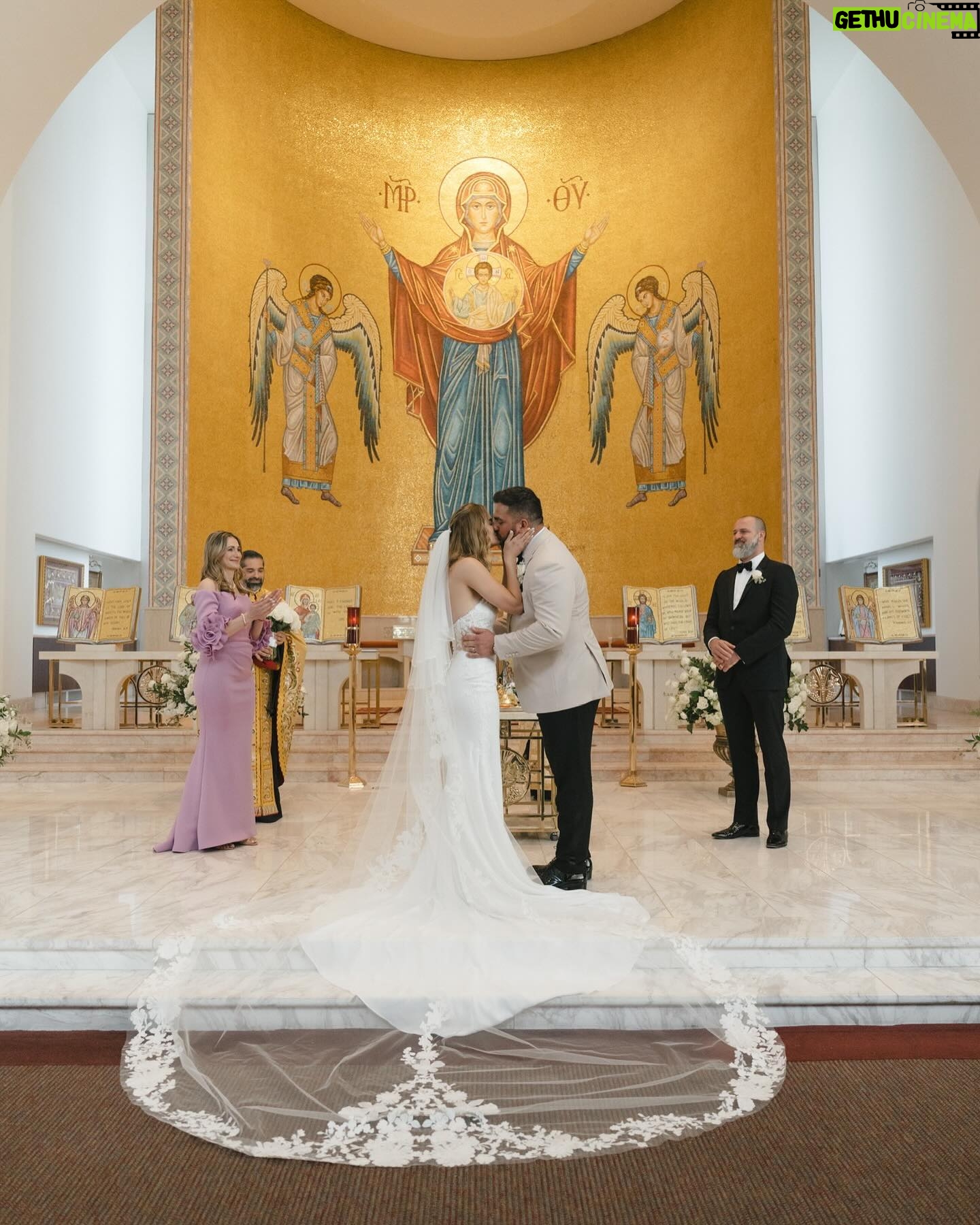 Sabrina Ionescu - 328K Likes - March 10, 2024🤍
The day I got to marry my best friend, my other half.
The best day of my life.
I love you, always and forever ❤️
