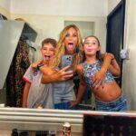 Sabrina Rojas Instagram - Algunas fotos de una etapa inolvidable que se termina en Carlos Paz . Compañeros más lindos no pude tener . Gracias Pedro y Pau por ser tan hermosos amigos arriba y abajo del escenario, por dejarles a mis hijos momentos que va a quedar para siempre en nuestro recuerdos Gracias Eze Corbo y Fede Hoppe, amé trabajar con ustedes . Pachu, Rodri , Camilo y Miche del amor , los quiero !!! Y el súper equipazo de producción con la potra de Gladys , Rubén , Fran , Brian . Y Diego Rinaldi de mi vida , que lindo conocerlos . Me voy muy feliz 🤍 @chavespauok @pedroalfonsoo @pachu_pena @_rodrinoya @camilonicolasok @michemasson @gladysragona @francaivano @rubenzas @brianliberti @diegomartinrinaldi ♥️