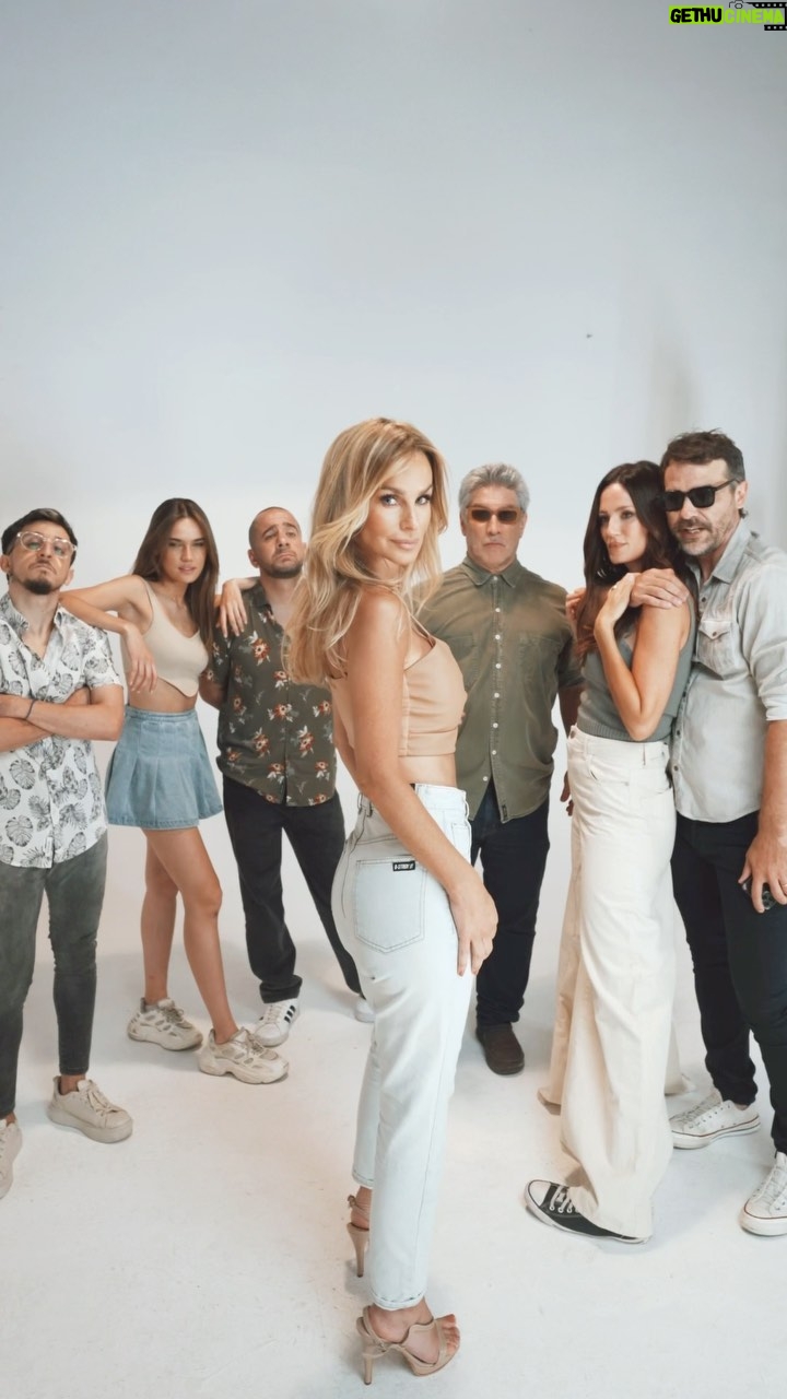 Sabrina Rojas Instagram - Esta banda los espera en Carlos Paz Teatro del Lago 😄