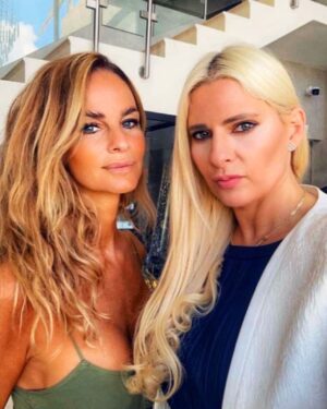 Sabrina Rojas Instagram - Ella es Pao, mi amiga desde hace 28 años. Nos amamos y nos tenemos tatuadas hace décadas . Ella es el ser más noble del mundo . Tiene una familia hermosa que también es la mía . Ni la distancia nos pudo separar ,por eso cada tanto la visito, nos tomamos unos mates y nos ponemos al día . Te amo amigahermana de mi vida . Gracias por estar siempre . ♥️