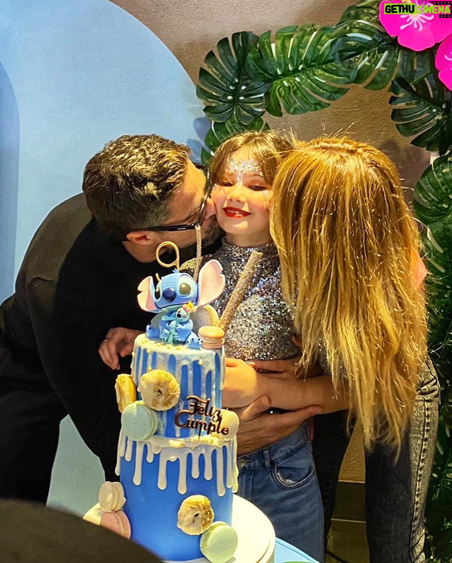 Sabrina Rojas - 36.2K Likes - Inolvidable festejo !!
Gracias por hacer muy feliz a Espe π
βοΈ @carlalioi.press_ por estar siempre !
π @sabrosa_pasteleria
π‘@decoparaeventos17
π€Ήπ½ββοΈ @merequeteanimaciones
πΏ @somoselcopo
π @benayaccesorios
π§ @mariebarcakes