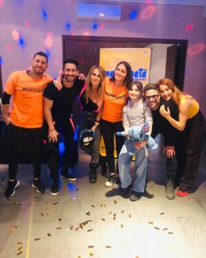 Sabrina Rojas Instagram - Inolvidable festejo !! 
Gracias por hacer muy feliz a Espe 💜

⭐️ @carlalioi.press_  por estar siempre !
🎂 @sabrosa_pasteleria 
💡@decoparaeventos17
🤹🏽‍♀️ @merequeteanimaciones 
🍿 @somoselcopo 
🎀 @benayaccesorios 
🧁 @mariebarcakes