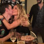 Sabrina Rojas Instagram – Algunas fotitos de un viaje inolvidables que nos regala la vida a través  de esta hermosa obra que hacemos con tanta pasión @desnudosteatrok 
Gracias Paraguay por todo el amor que nos dieron . Hasta pronto ! 
Y a mis compañeros, gracias por tantas carcajadas !!! Soy feliz con ustedes . Somos el equipo del amor ♥️