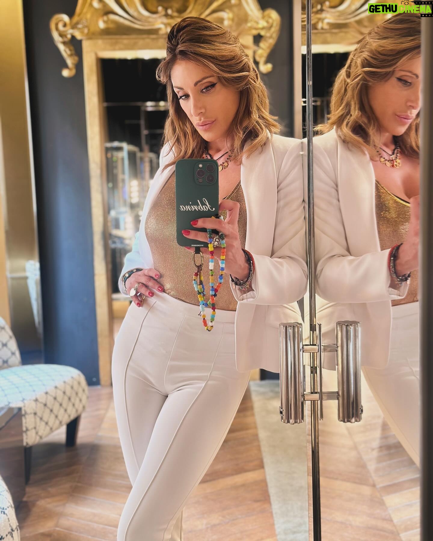 Sabrina Salerno Instagram - Alla ricerca della misura giusta…