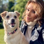 Sabrina Salerno Instagram - Nuvola e Botolo sono entrati a far parte della nostra famiglia. La storia di Botolo è triste, ha una buona indole ma non si fa avvicinare da nessuno a causa dei continui maltrattamenti. Piano piano, grazie anche a Nuvola che invece è più socievole, lo stiamo aiutando a darci fiducia. I miglioramenti sono già visibili dopo pochi giorni!!! In passato ho avuto un magnifico e amatissimo Golden retriever di nome Magnum e questi due trovatelli ci hanno già conquistato. Se pensate di prendere un cane, fate come me: passate da un canile (io ci sono andata per pura coincidenza e per una serie di motivi che un giorno vi spiegherò ). Non immaginate neanche quanto amore possano dare!!! Ringrazio mio marito, senza di lui non sarei riuscita a prendere questa decisione. Se guardate tutti i video abbiamo fatto un po’ di casino con i nomi … ❤️🐶🐶❤️ @enrico_monti__tv_ @lucamariamonti