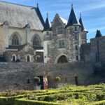 Sabrina Salerno Instagram - Mi piace moltissimo visitare i castelli …però non ho mai creduto nel principe azzurro !!! #allaroundfrance #france #castle #🇫🇷