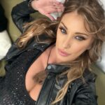 Sabrina Salerno Instagram – Tonight on @bailacomopuedas_tve  Cosa succederà?!? Non importa cosa balli e nemmeno come balli, se ti rende felice balla e basta!!! Così è stato per me… legamenti a parte… #spain🇪🇸 @zeppelintv