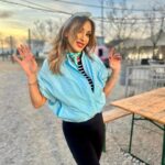 Sabrina Salerno Instagram – Tonight on @bailacomopuedas_tve  Cosa succederà?!? Non importa cosa balli e nemmeno come balli, se ti rende felice balla e basta!!! Così è stato per me… legamenti a parte… #spain🇪🇸 @zeppelintv