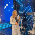 Sabrina Salerno Instagram - Una nuova avventura sta per cominciare . Riuscirò a scegliere il talento connesso con me? Seguiteci, questa sera su Rai 1 alle h. 21.35 . Il vostro voto social , potrà sostenermi e ribaltare la classifica dei giudici mettendo un like ❤️ sulla mia card di questo profilo @acchiappatalenti Vi aspetto!!! @rai1official @milly_carlucci In bocca al lupo a tutti gli acchiappa talenti. @realmaramaionchi @teomammucari @wanda_nara @francescopaolantoni e alla nostra super giuria @simonaventura @flavioinsinna_ @frafacchinetti