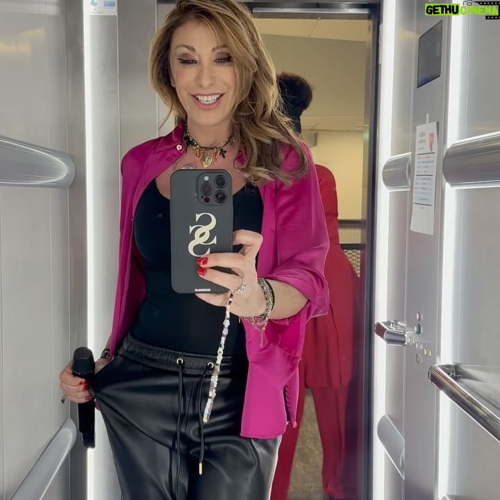 Sabrina Salerno Instagram - Ogni sera , in ogni zénith… #complet !!! Grazie per la fedeltà , ogni sera una magia e un’energia diversa !!! @stars80latournee