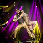 Sabrina Salerno Instagram – Al secondo giorno del programma televisivo spagnolo @bailacomopuedas_tve mi sono rotta il crociato anteriore. Nonostante il dottore mi avesse detto che non avrei potuto ballare, ci ho provato. Ringrazio di cuore il mio ballerino che ha fatto di tutto per mettermi in protezione con coreografie non troppo complicate. Quello di questa sera è il nostro primo ballo… cosa succederà? 
El segundo día de « Baila Como Puedas », me rompí el ligamento cruzado anterior. A pesar de que el médico me dijo que no podría bailar, lo intenté. Agradezco de todo corazón a mi bailarín que hizo todo lo posible para protegerme con coreografías no demasiado complicadas. Esta noche es nuestro primer baile juntos… Que sucederá ?  Vi aspetto questa sera su @la1_tve_ @zeppelintv