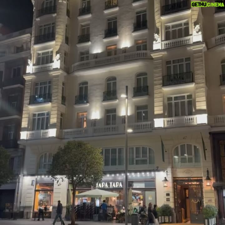 Sabrina Salerno Instagram - Bye Bye Madrid… un esperienza che mi ha fortificato. Mi sono sentita profondamente sola come mai nella vita e nonostante tutto sono riuscita a star bene. #addio #adeus #adieu