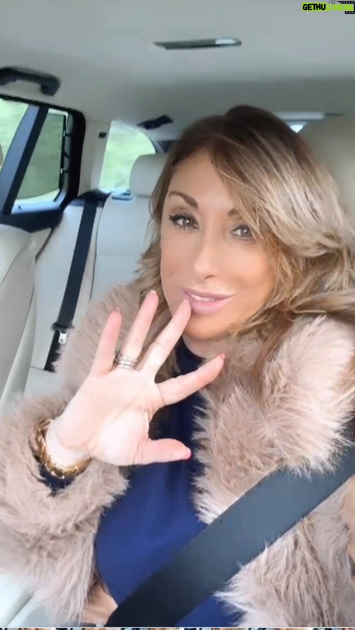 Sabrina Salerno Instagram - Nome: @sabrinasalernofficial Punto di forza come #AcchiappaTalenti: intuito femminile! Non vediamo l’ora di vederla all’opera🤩 “L’acchiappa talenti” vi aspetta da venerdì 10 maggio in prima serata su Rai1 e RaiPlay @milly_carlucci