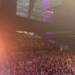 Sabrina Salerno Instagram - Después de 36 años, yo, mi música, el público de Bilbao y un poco más de libertad ! 

Dopo 36 anni, io , la mia musica , il pubblico di Bilbao e un po’ di libertà! 🇪🇸