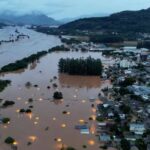 Sabrina Sato Instagram - *Arraste pro lado e veja como ajudar* A devastação das chuvas no Rio Grande do Sul tem deixado milhares de pessoas sem abrigo, cidades alagadas e um número de vítimas ainda incerto. Hoje, mais do que nunca, precisamos unir forças para ajudar aqueles que perderam tudo. A generosidade de cada um, seja qual for sua forma de ajudar, pode trazer esperança e reconstrução para quem mais precisa. Por favor, vamos nos unir nessa missão de solidariedade. 🙏 #RioGrandeDoSul #RS #Temporais