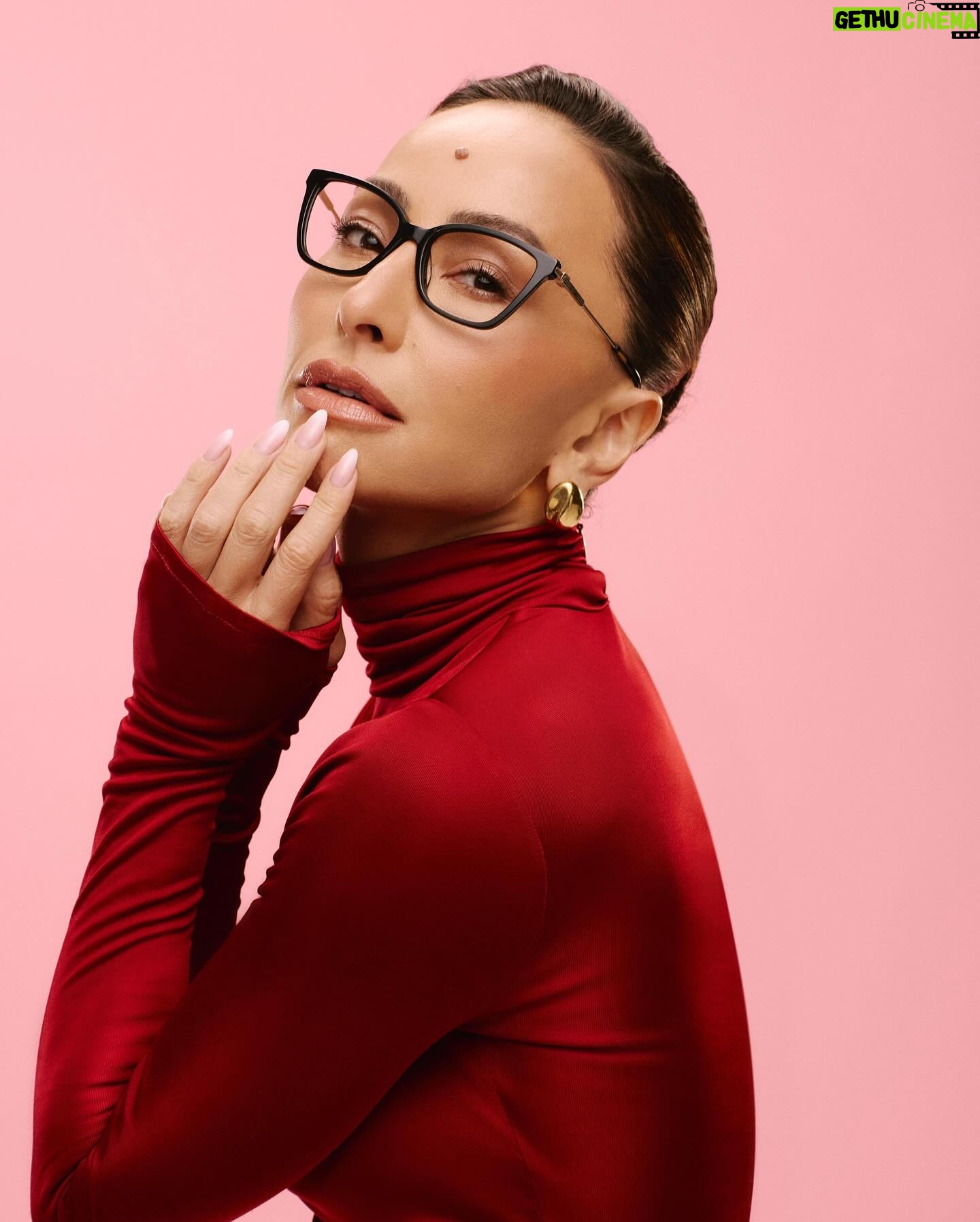 Sabrina Sato Instagram - Era pra postar s贸 um, mas eu amei os tr锚s. Qual seu @sabrinasatoeyewear preferido? 馃槑馃