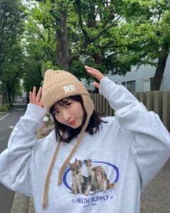 Sae Okazaki Instagram - Ray10月号🍪 着回ししました〜！ まだまだ暑いですが陽の感じが 少しずつ秋、、🍂 ファッション楽しいねえ まだの方はチェック！ #ray #10月号 #連載も見てね
