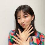 Sae Okazaki Instagram - 9/1より公開しました映画 「緑のざわめき」初日舞台挨拶に お越し頂いた皆様、ありがとうございました🌱 久々に、三姉妹そろってとても嬉しかったです！！ 繊細な気持ちの揺れ動きを是非 劇場で感じて頂けたらと思います。 三姉妹をイメージしたジュースも 販売しているので飲みながら 楽しんでください🌼 #緑のざわめき #松井玲奈　さん #倉島颯良　さん #夏都愛未　監督