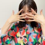 Sae Okazaki Instagram - 9/1より公開しました映画 「緑のざわめき」初日舞台挨拶に お越し頂いた皆様、ありがとうございました🌱 久々に、三姉妹そろってとても嬉しかったです！！ 繊細な気持ちの揺れ動きを是非 劇場で感じて頂けたらと思います。 三姉妹をイメージしたジュースも 販売しているので飲みながら 楽しんでください🌼 #緑のざわめき #松井玲奈　さん #倉島颯良　さん #夏都愛未　監督