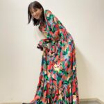 Sae Okazaki Instagram - 9/1より公開しました映画 「緑のざわめき」初日舞台挨拶に お越し頂いた皆様、ありがとうございました🌱 久々に、三姉妹そろってとても嬉しかったです！！ 繊細な気持ちの揺れ動きを是非 劇場で感じて頂けたらと思います。 三姉妹をイメージしたジュースも 販売しているので飲みながら 楽しんでください🌼 #緑のざわめき #松井玲奈　さん #倉島颯良　さん #夏都愛未　監督
