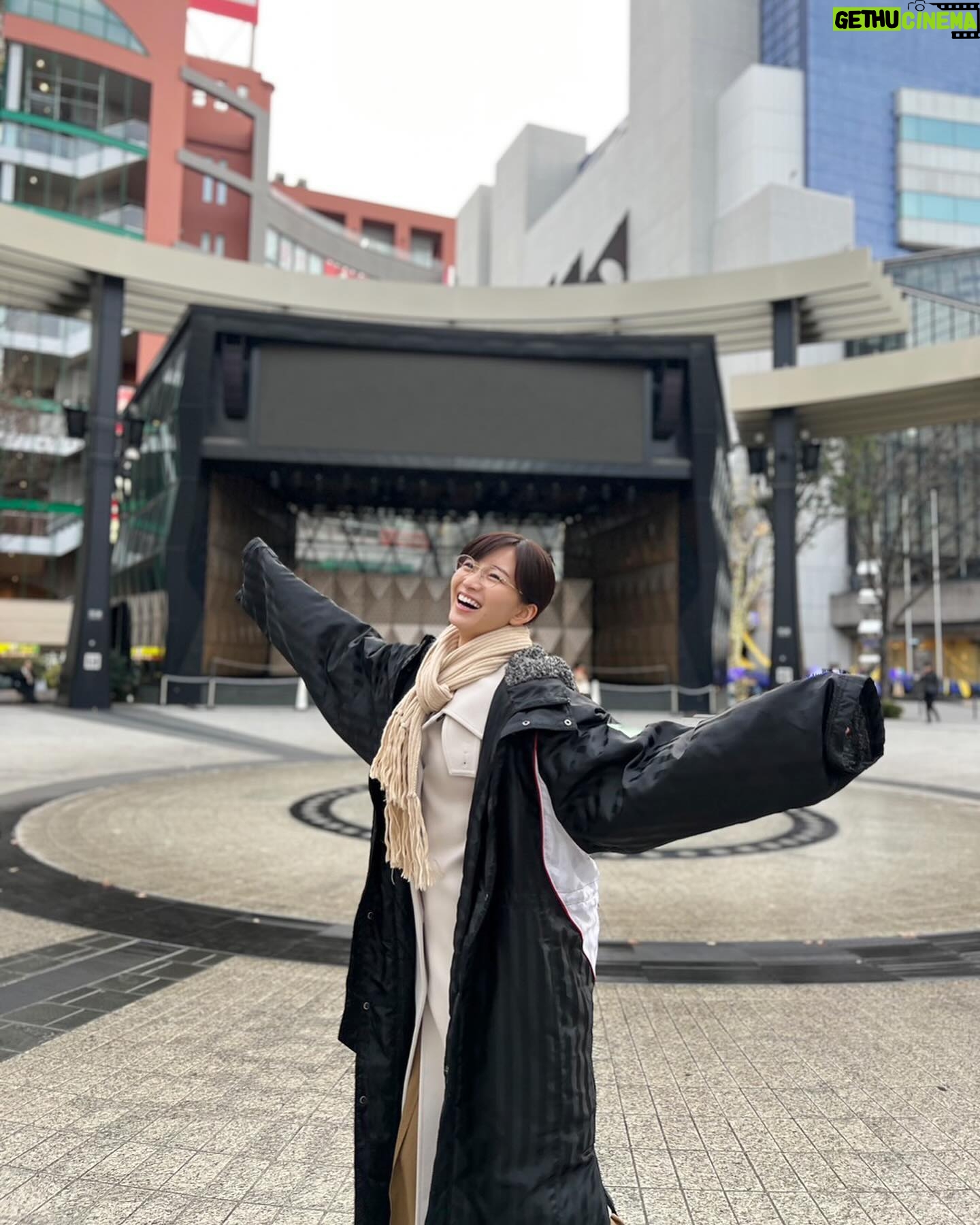 Sae Okazaki Instagram - 「アイのない恋人たち」クランクインして数日経ちました! チームで寒さに負けずに頑張っています💐 大晦日。 最近暖かい日が多かったからか大晦日、、?て感じなのですが。 今年も終わってしまいますね🌆 2024年良いスタートを切れるよう、体調を整えてまた頑張ろうと思います! 皆さんも!体調には気をつけて!! ゆっくり休んでください🕊️ 良いお年を!! #2023 #大晦日 #らしいですね #笑 #良いお年を!