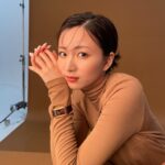 Sae Okazaki Instagram - オルロジュリーさん撮影時のオフショット。 素敵な時計と共に楽しい撮影でした、、🕊️ 時計についてお話ししております。 web版もあるので是非チェックしてね☺︎ #オルロジュリー