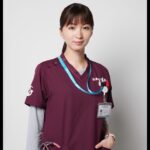 Sae Okazaki Instagram - 7月期ドラマ「マウンテンドクター」 麻酔科医の村松典子を演じます。 山岳医療をテーマにした医療ドラマです🧑‍⚕️ 予測もつかない、環境も十分に整っていない状況の中、 人の命を救うことはこんなにも、こんなにも大変なことなのだと実感しながら日々撮影に臨んでいます。 そんな事とは裏腹にとても静かで美しい山々⛰️ 恐ろしさと素晴らしさを知ります。 “山岳医療“のあり方を模索しながら、前に進もうと戦っている医師の姿を是非観て頂きたいです⛰️ 7月8日スタート、毎週月曜夜10時 カンテレ・フジテレビ系全国ネットにて放送です！ 是非ご覧ください。 #マウンテンドクター