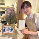 Sae Okazaki Instagram - 「アイのない恋人たち」 最後までご視聴頂きありがとうございました🌸 7人それぞれの決意の顔。 とても晴れやかで皆んな輝いていました。 全員前に進んでる！！成長してる！！ 伝え方が拙くても、素直になれなくても、 そこにはちゃんと温かい愛があって。 本当の自分の気持ち、やっと届きました。 皆んなにおめでとうって言いたい！！ きっとどんな未来があっても、隣にいる人と 乗り越えていける皆んなになっていてすごく素敵でした。 スロゴしたいわたしも。 スロゴで仲直りしたいわたしも！笑 写真は奈美・雄馬カップルの結婚式と エリカのお花！！ 花言葉は孤独と寂しさと、博愛。 ここにいるよ。 私も大好きなドラマ。 本当にありがとうございました！！ #アイのない恋人たち #アイしかない恋人たち #アイがいっぱい恋人たち！！ #ありがとうございました