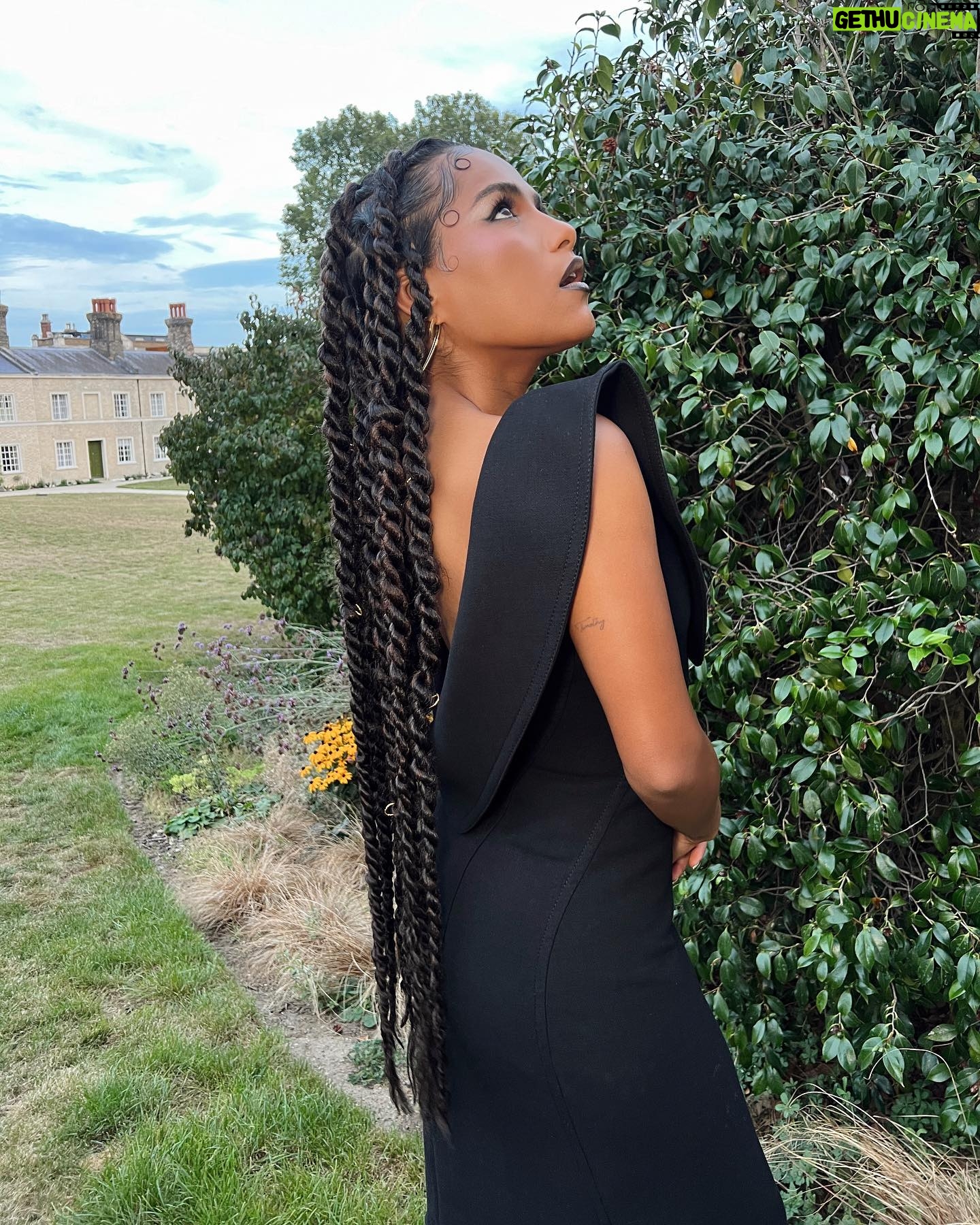 Saffron Hocking - 3 Likes - 🖤🌩️