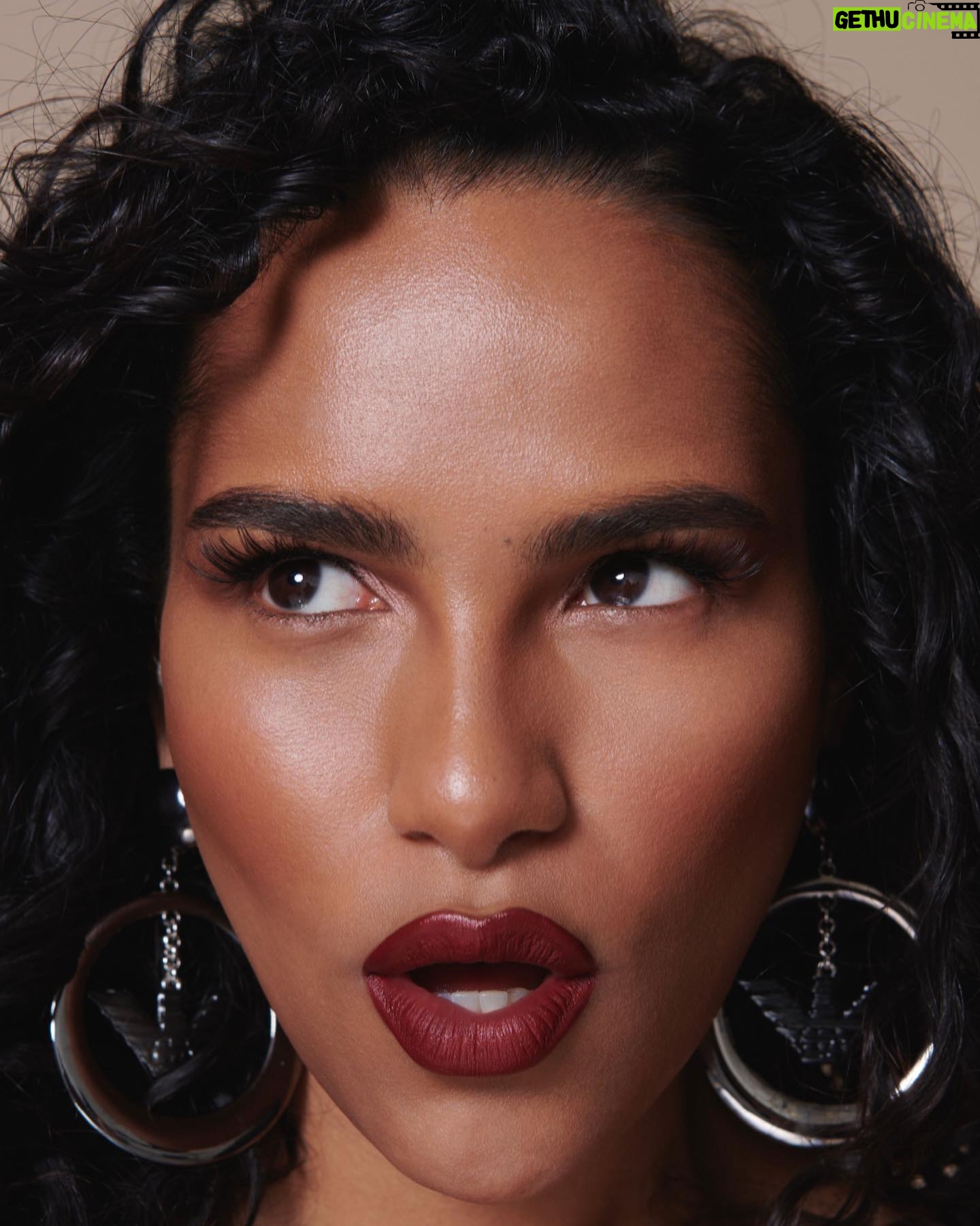 Saffron Hocking - 3 Likes - HUNGER X ARMANI BEAUTY
Makeup using @armanibeauty
Cover by @matsitek
Fashion and Beauty Director @Marcoantoniolondon using GIORGIO ARMANI Beauty
Hair Stylist @nicola_harrowell
Manicurist @Jadefordlondon using ARMANI BEAUTY
Digital Artwork @stefkapavlova